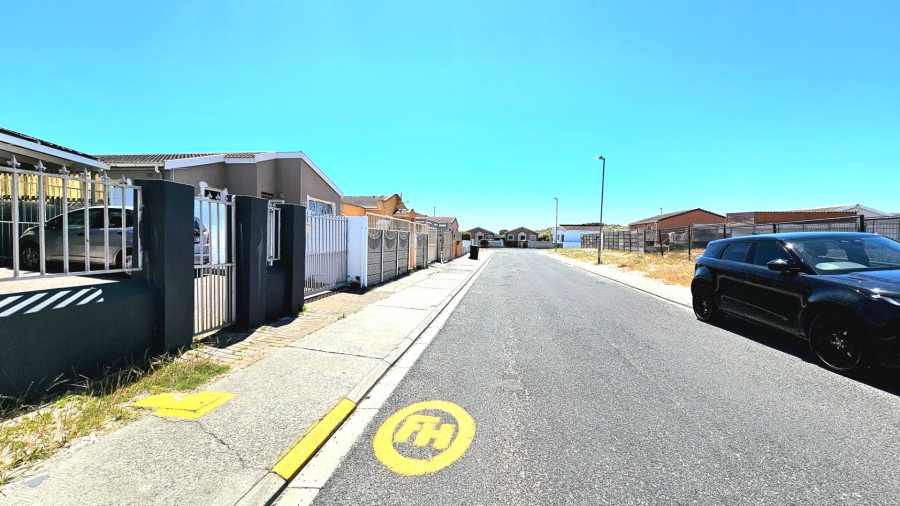 2 Bedroom Property for Sale in Strandfontein Village Western Cape